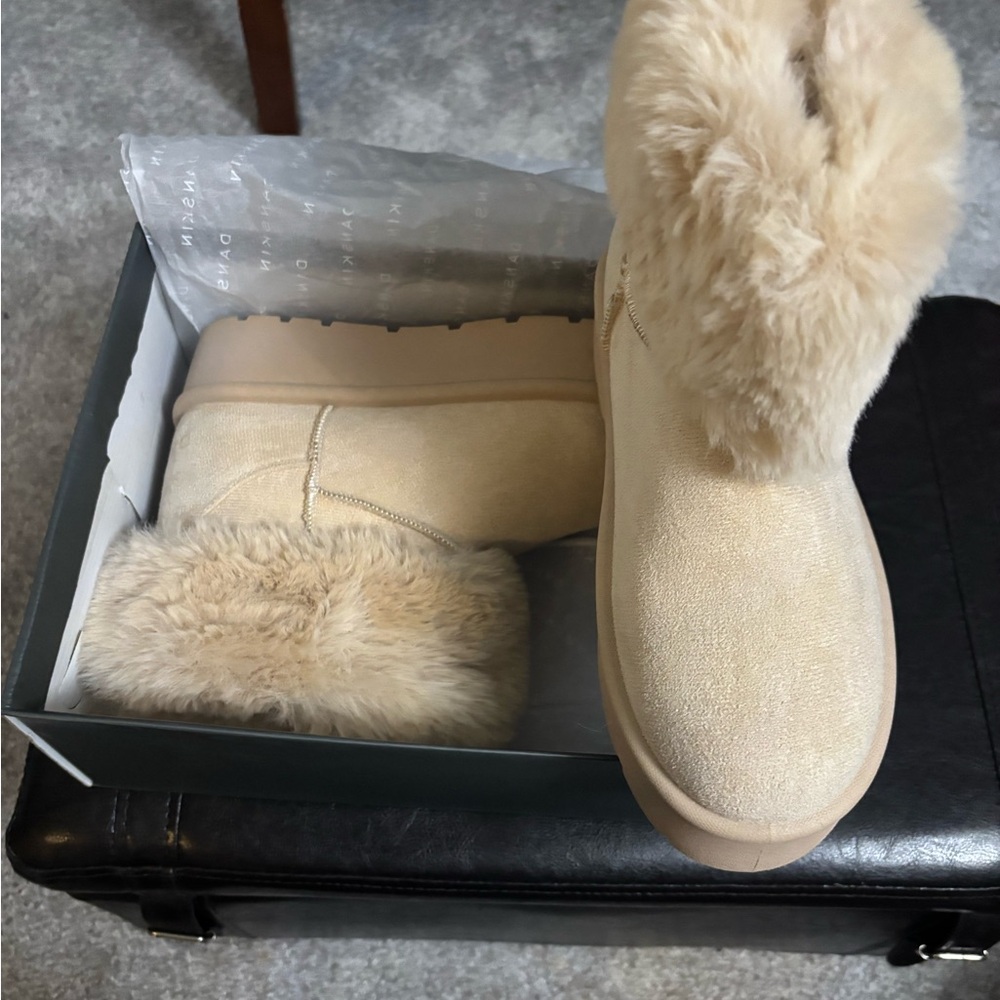 Danskin Beige Fur-Lined Winter Boots